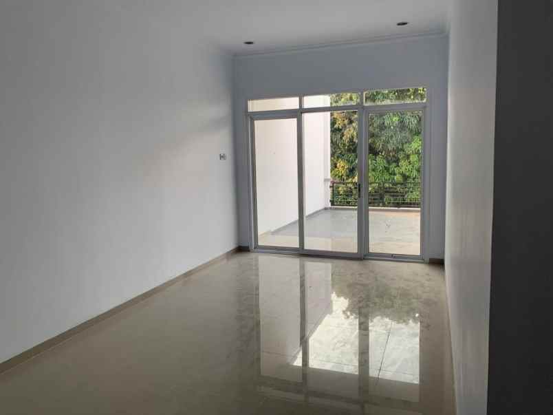 dijual rumah siap huni di raffles hills cibubur