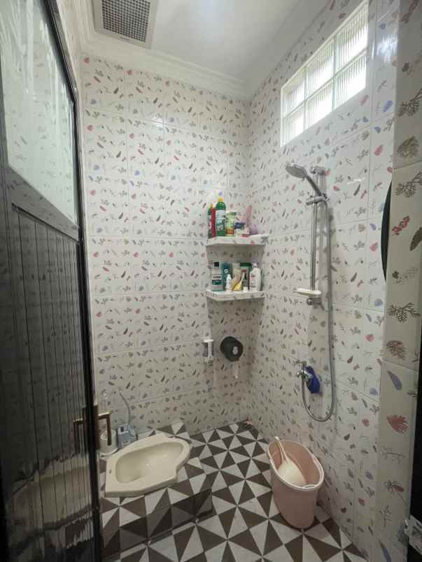 dijual rumah siap huni lokasi strategis