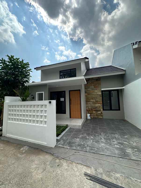 dijual rumah sidoluhur godean km 12