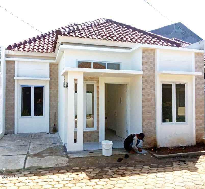 dijual rumah sukamaju baru
