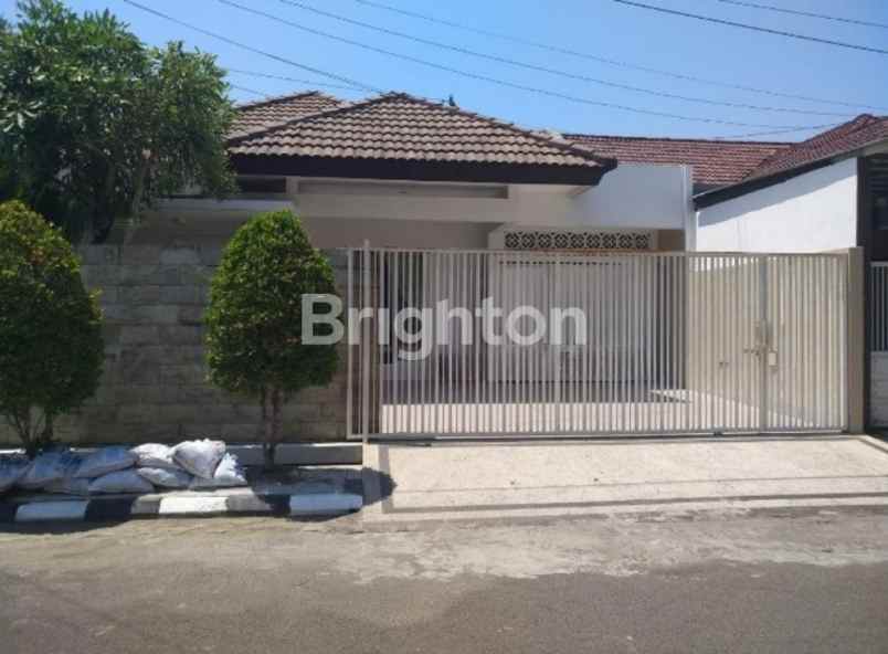 dijual rumah sutorejo prima