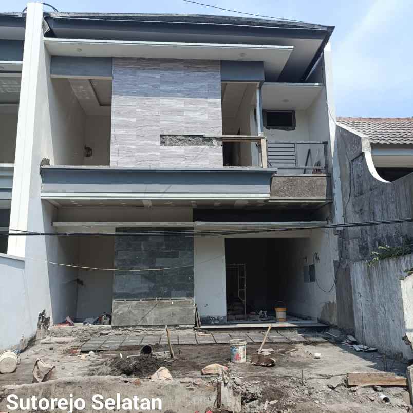 dijual rumah sutorejo selatan
