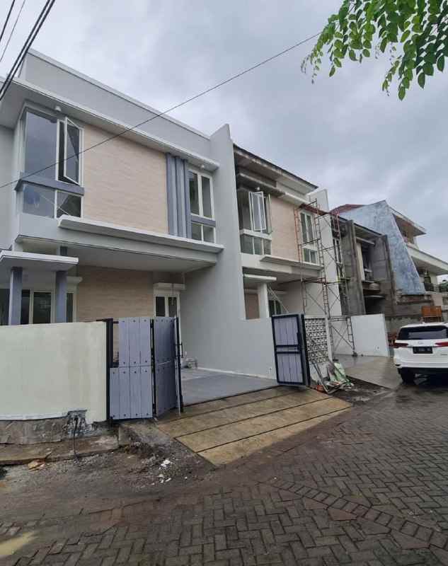 dijual rumah taman gading pantai