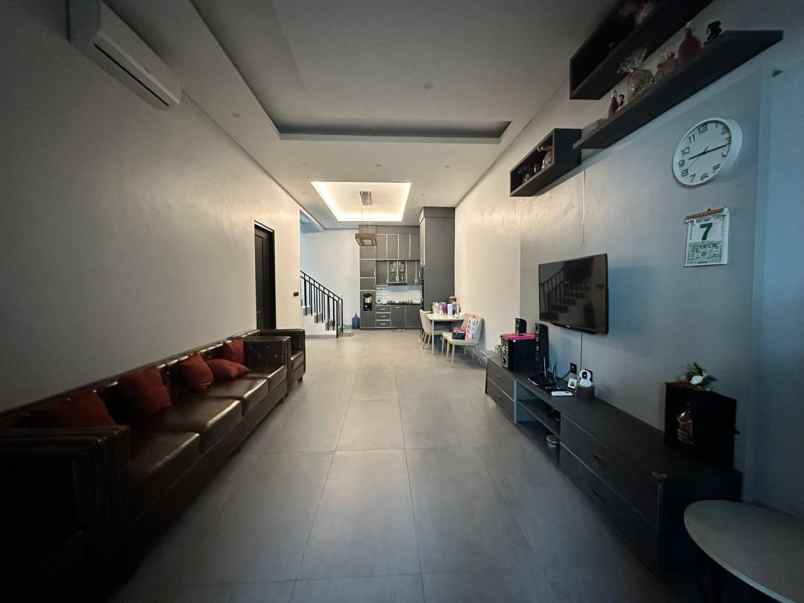 dijual rumah taman kencana cengkareng