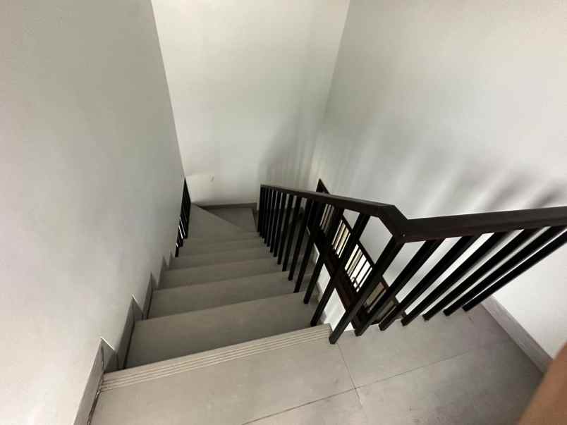 dijual rumah taman kencana cengkareng