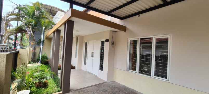 dijual rumah taman pondok indah