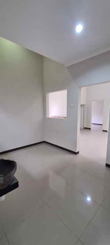 dijual rumah taman pondok indah