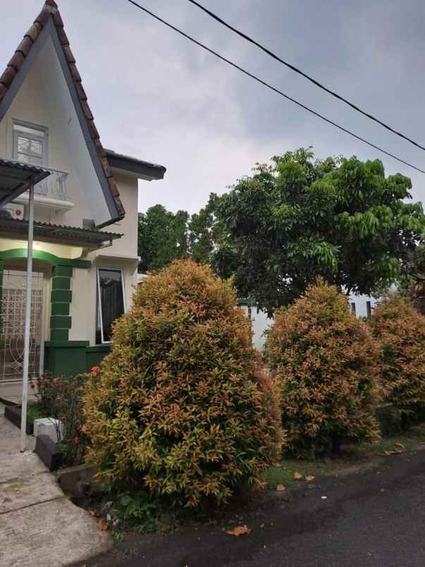 dijual rumah taman venesia sentul city