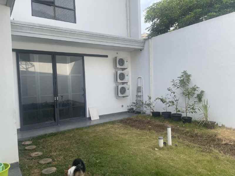 dijual rumah tenggilis mejjoyo selatan