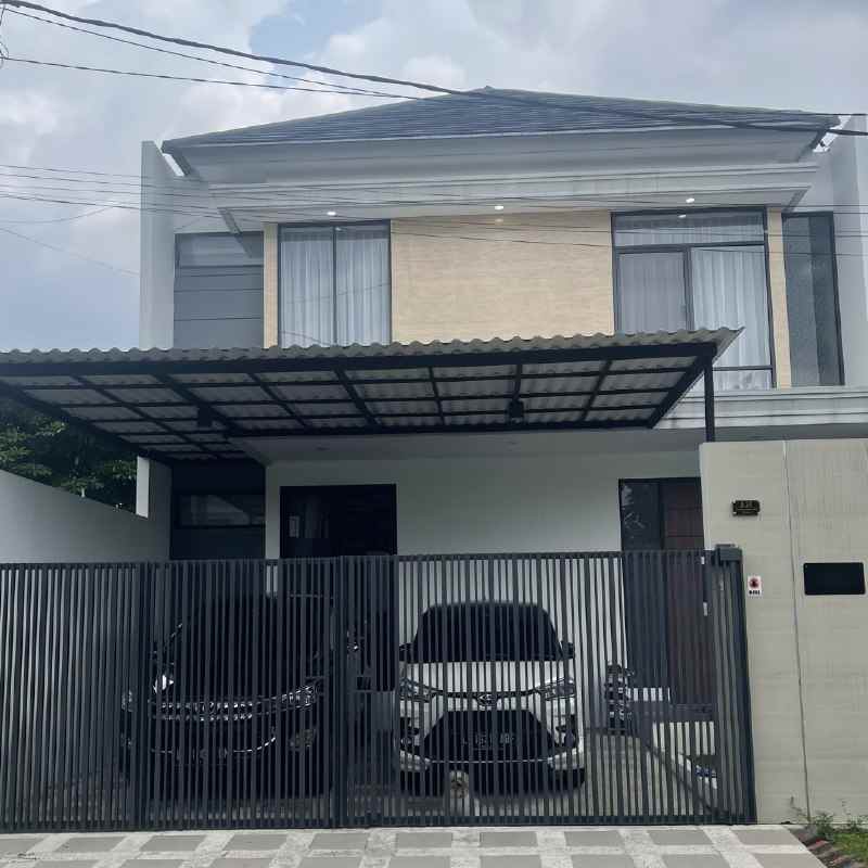 dijual rumah tenggilis mejjoyo selatan