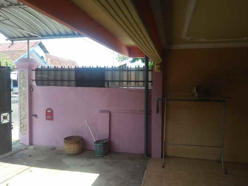 dijual rumah tepi jalan patimura