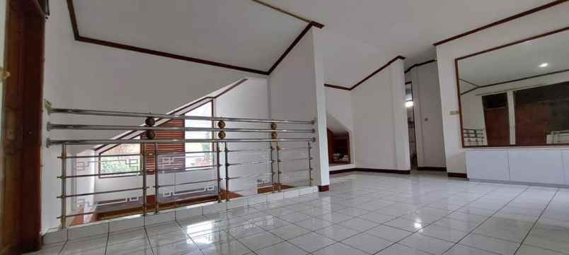 dijual rumah terusan sariasih