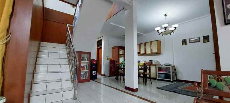 dijual rumah terusan sariasih