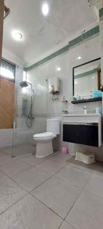 dijual rumah terusan sariasih