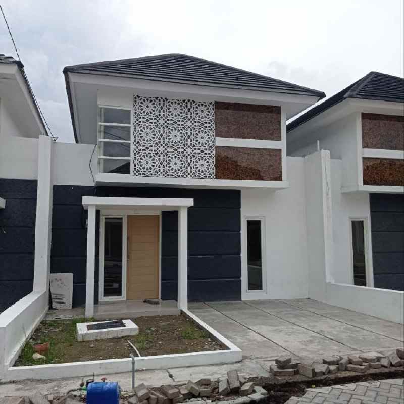 dijual rumah the oso