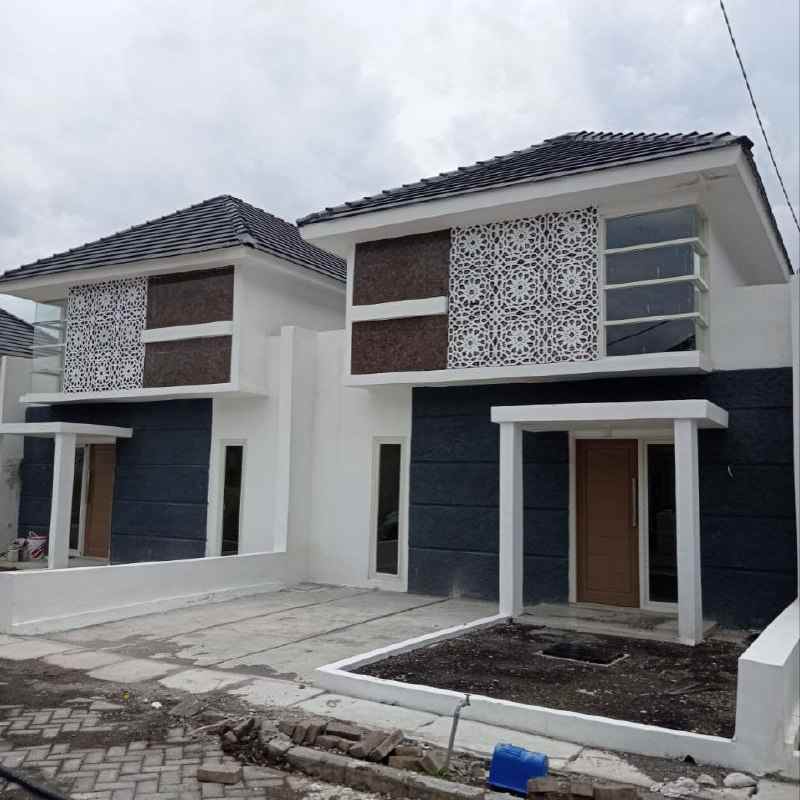 dijual rumah the oso