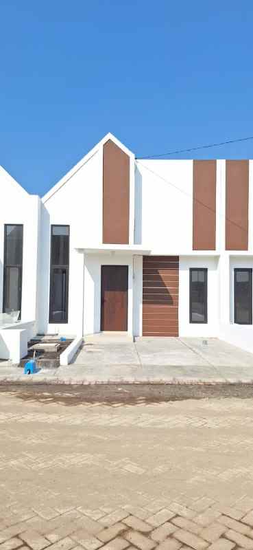 dijual rumah the oso