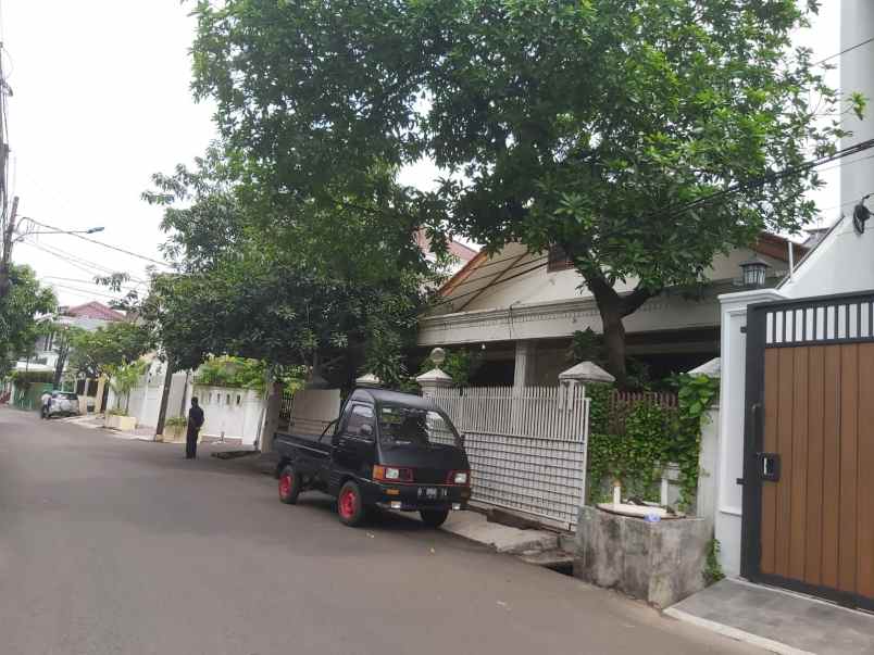 dijual rumah tomang