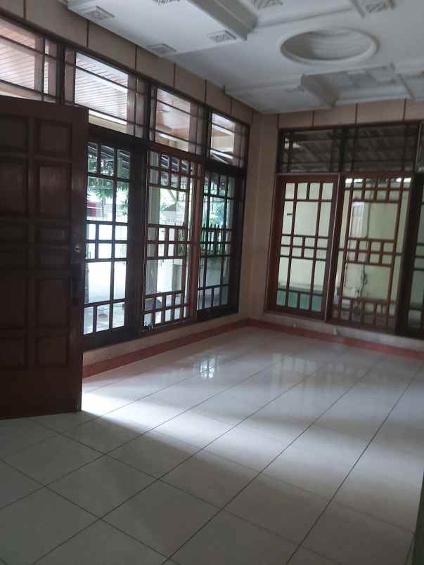 dijual rumah tomang