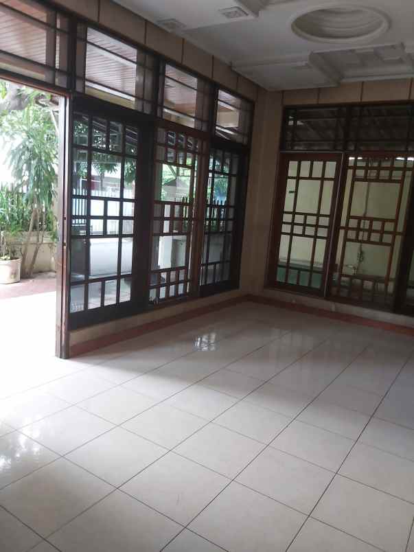 dijual rumah tomang