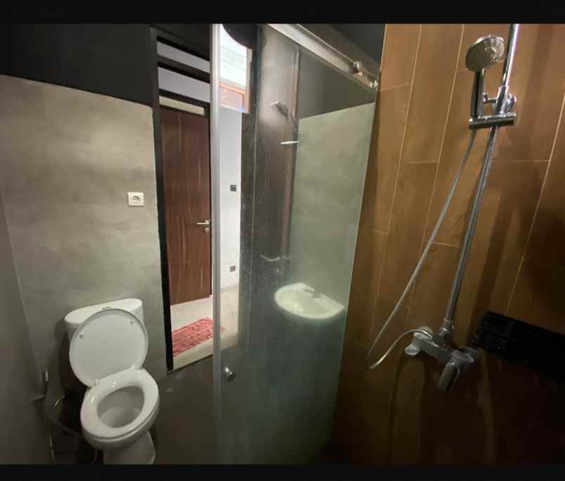 dijual rumah villa 2 lantai di lembang