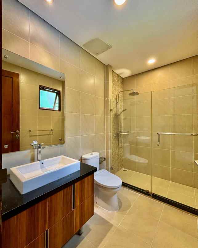 dijual rumah villa meruya jakbar