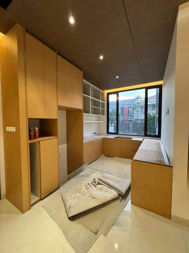 dijual rumah villa meruya jakbar