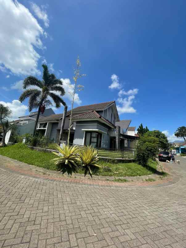 dijual rumah villa puncak tidar