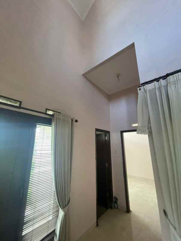 dijual rumah villa puncak tidar