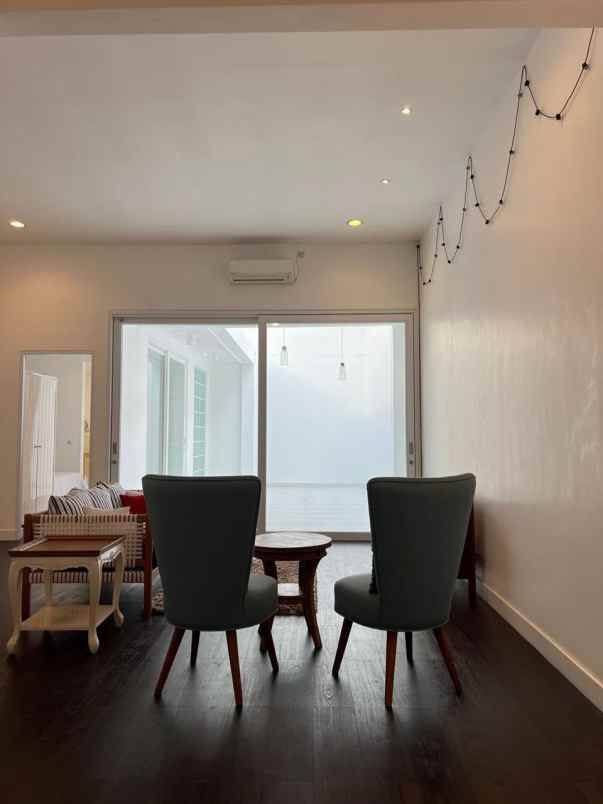 dijual rumah villa puncak tidar