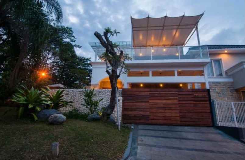 dijual rumah villa puncak tidar