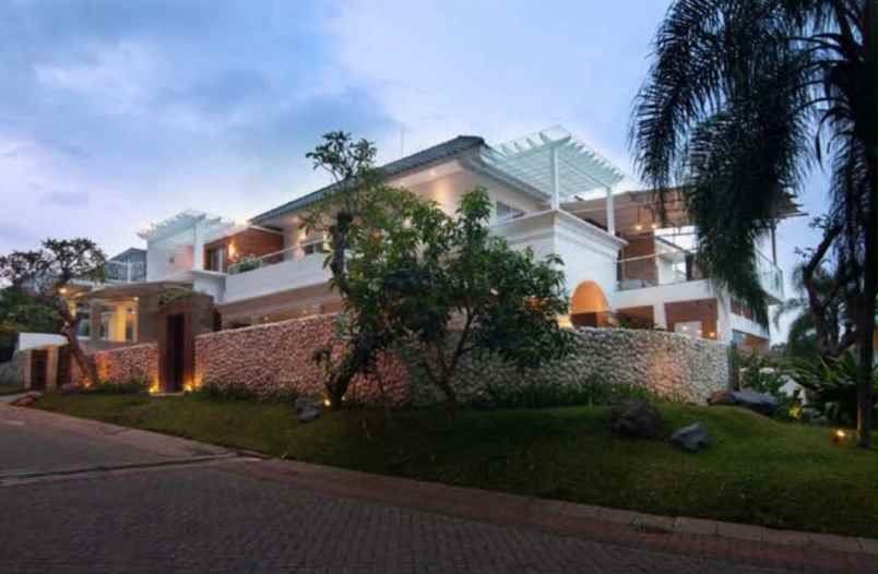 dijual rumah villa puncak tidar