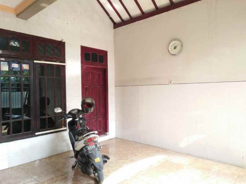 dijual rumah wisma lidah kulon