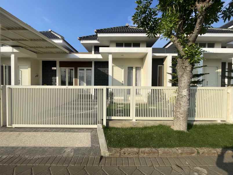 dijual rumahmodern klasik di pandaan