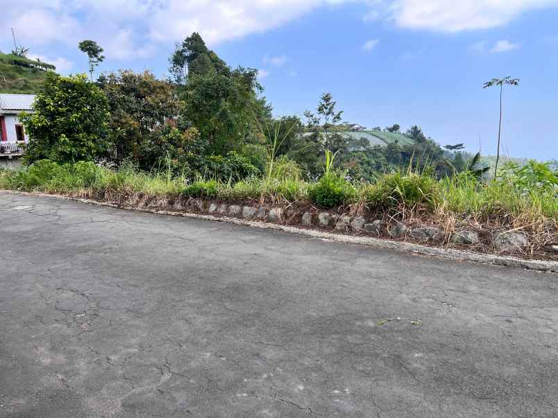 dijual tanah timur jembatan kaca