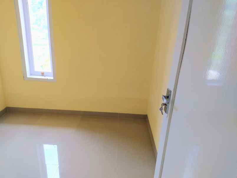 dijual terbatas 1 ruko 2 lantai strategis siap huni