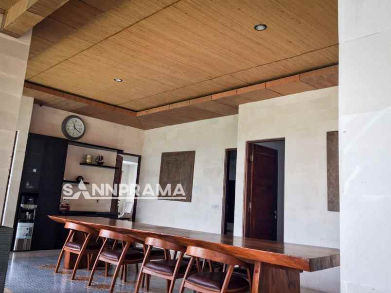 dijual villa bantannyuh