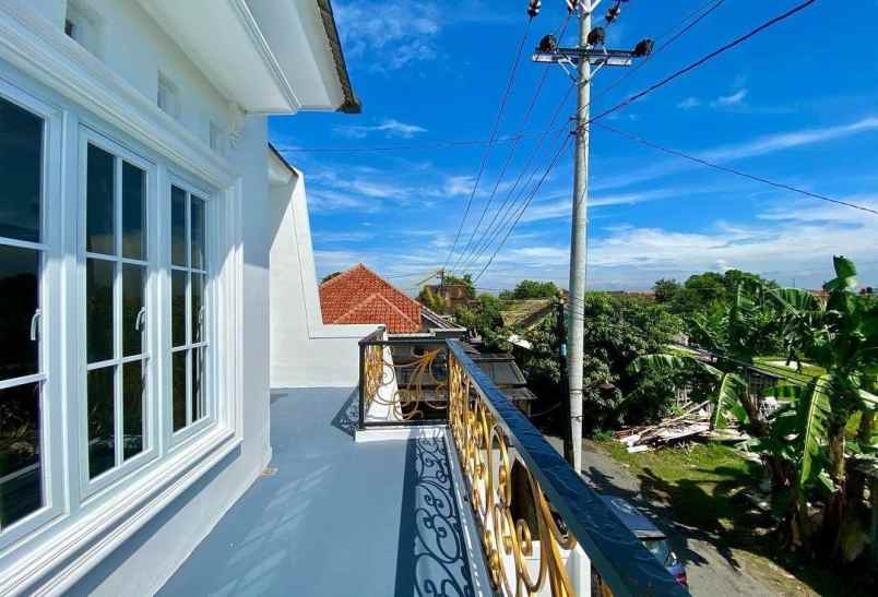 dijual villa baturetno banguntapan