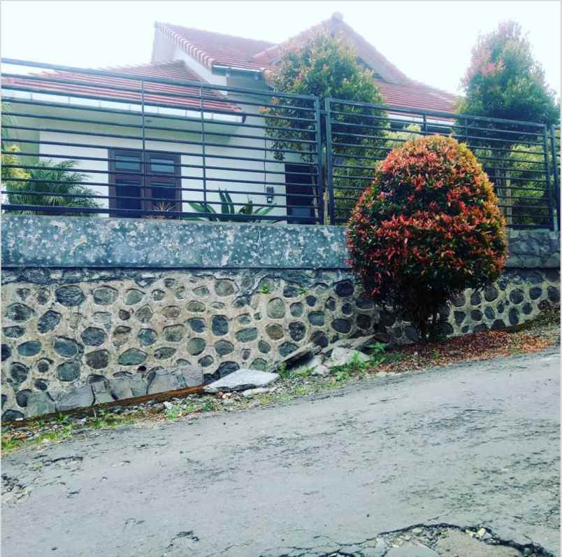 dijual villa bumiaji