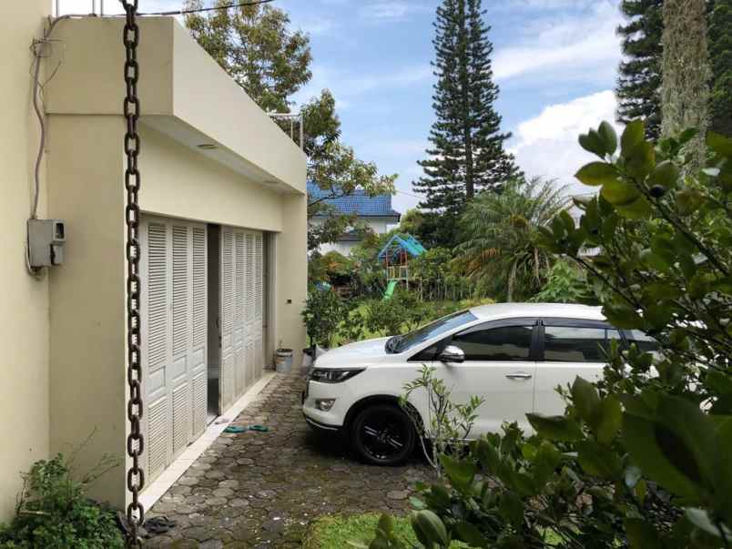 dijual villa cipanas full furnished