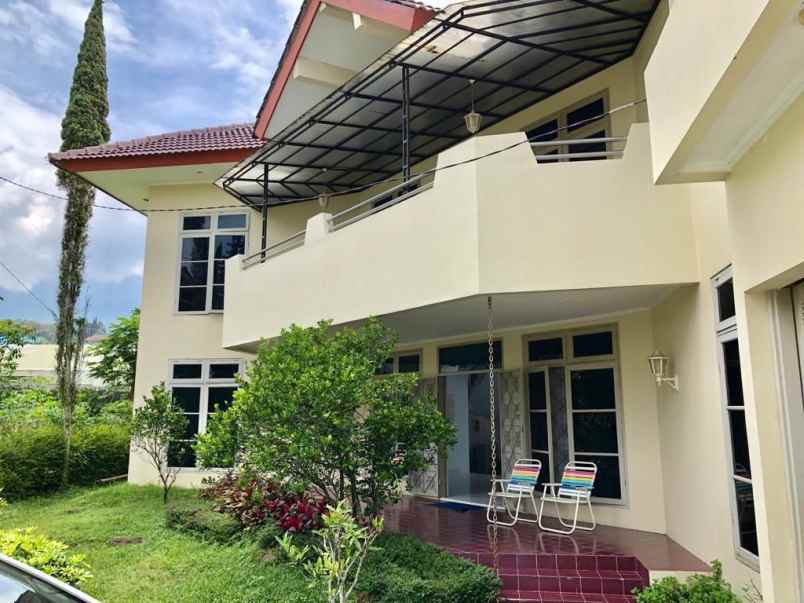 dijual villa cipanas full furnished