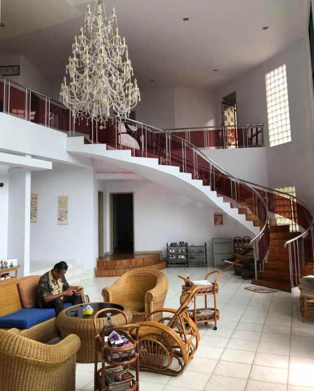 dijual villa cipanas full furnished