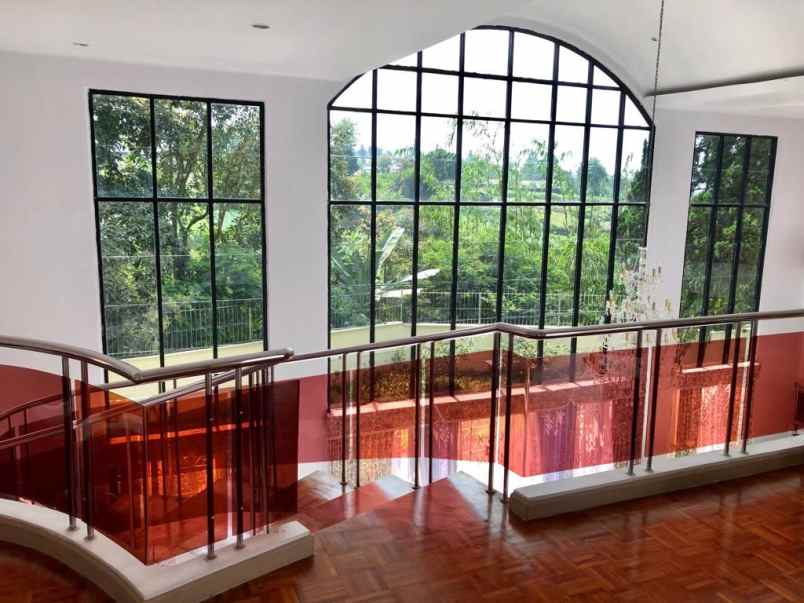 dijual villa cipanas full furnished