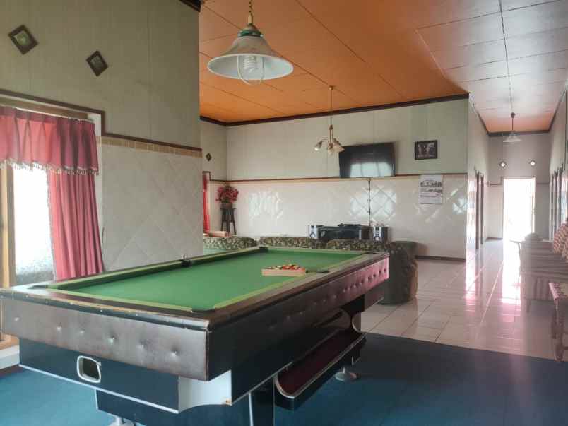 dijual villa di jalan bukit berbunga