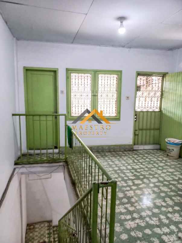 dijual villa jalan malaka simp jalan