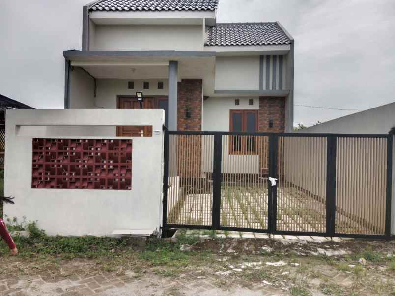 dijual villa jl raya pacet mojokerto