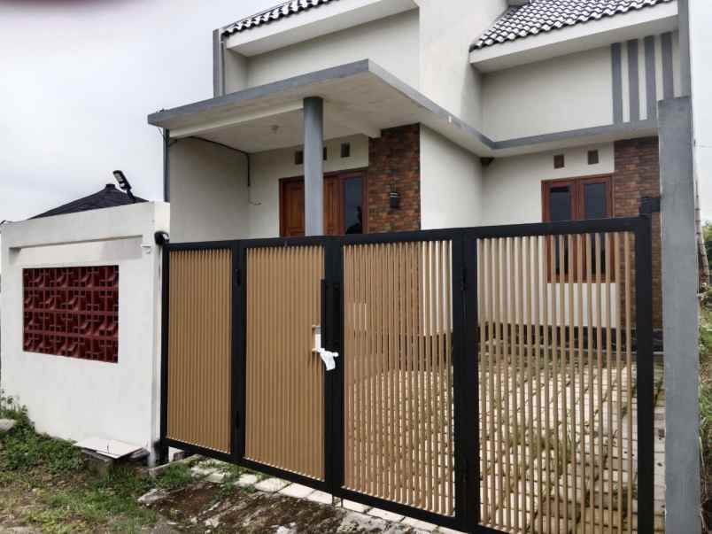 dijual villa jl raya pacet mojokerto