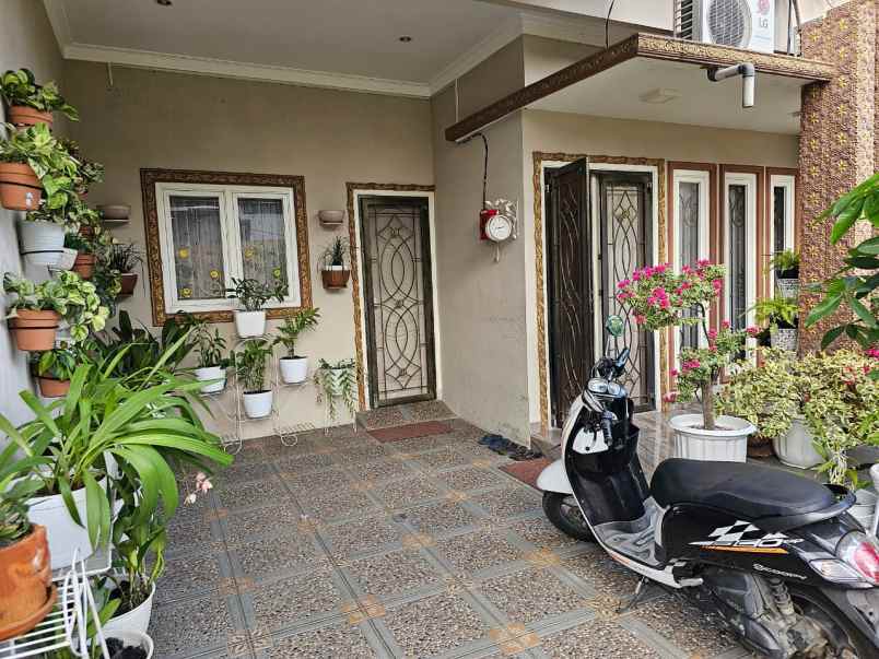 dijual villa jl urea sulfat