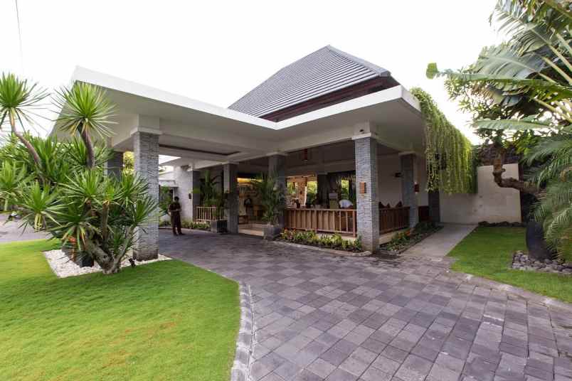 dijual villa jl yudistira seminyak kec