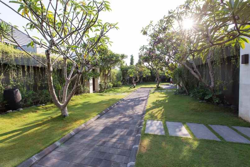 dijual villa jl yudistira seminyak kec